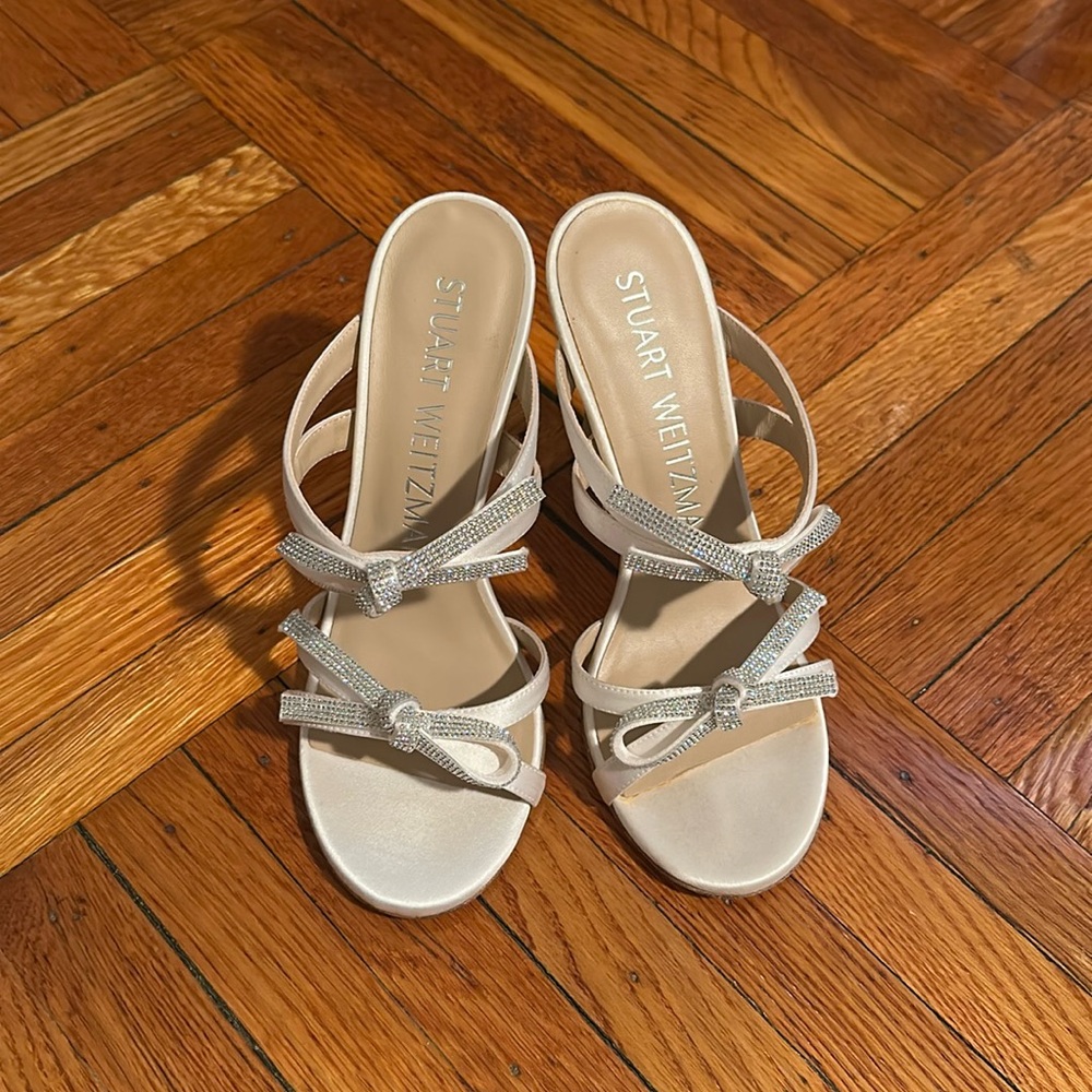 Stuart Weitzman pearl satin with crystal bows sz 6.5